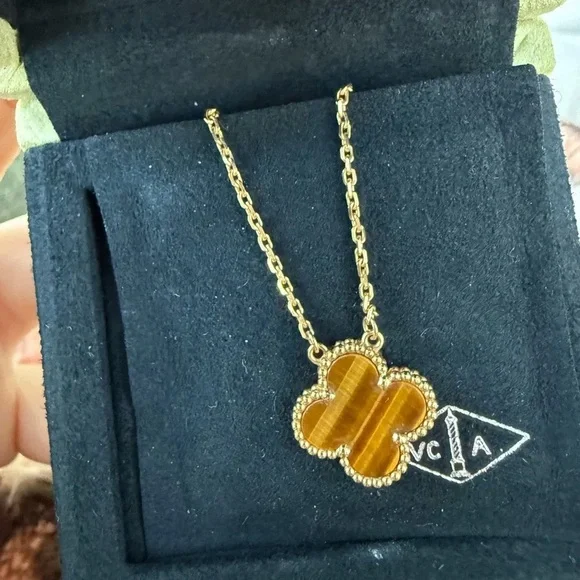 Van Cleef & Arpels Tiger's Eye Clover Necklace - Picture 3 of 6